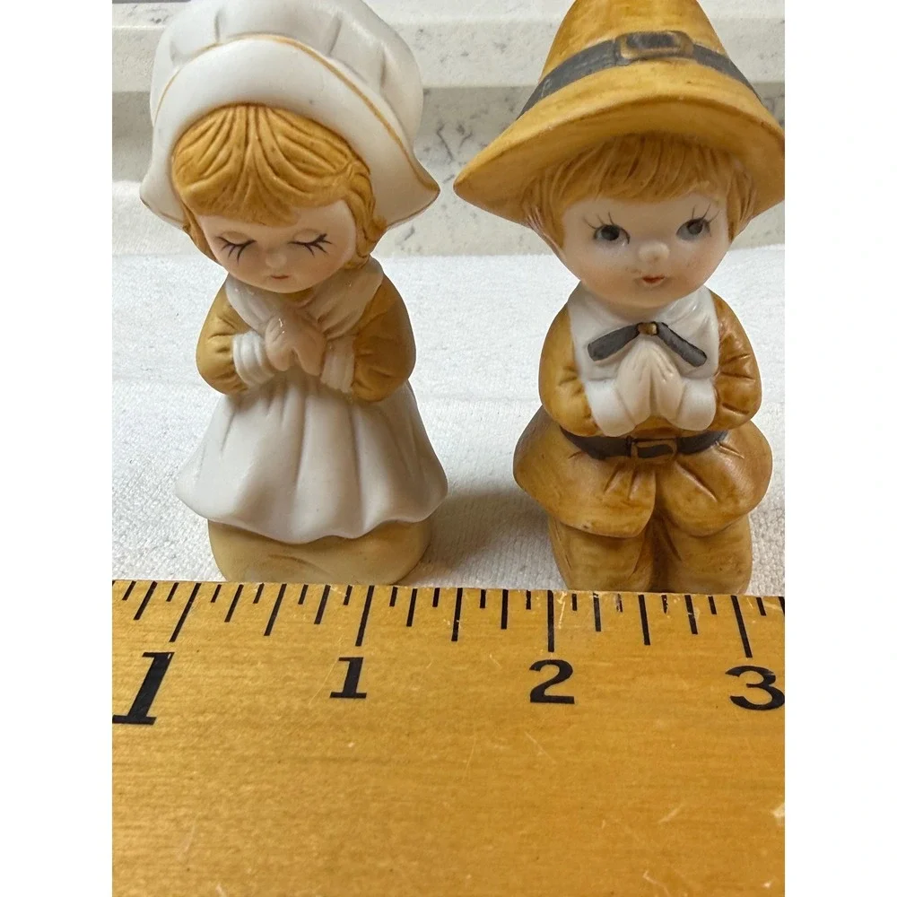 Vintage Ceramic Pilgrim Boy and Girl Figurines Thanksgiving Decor‎ Set of 2